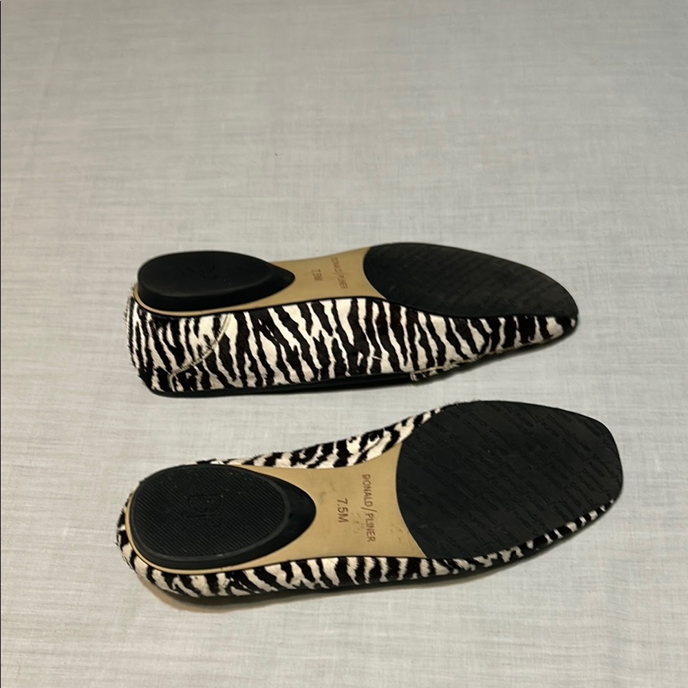 Donald J. Pliner Deedee Genuine Calf Hair Flats - Picture 5 of 5